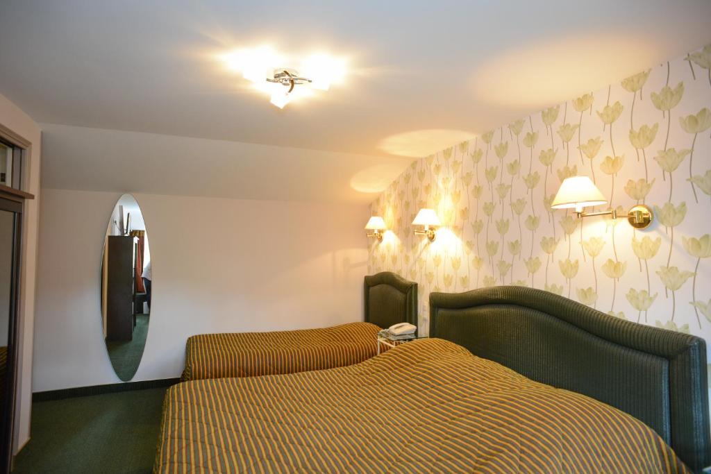 Hotel De La Croix D'Or Avranches Bilik gambar