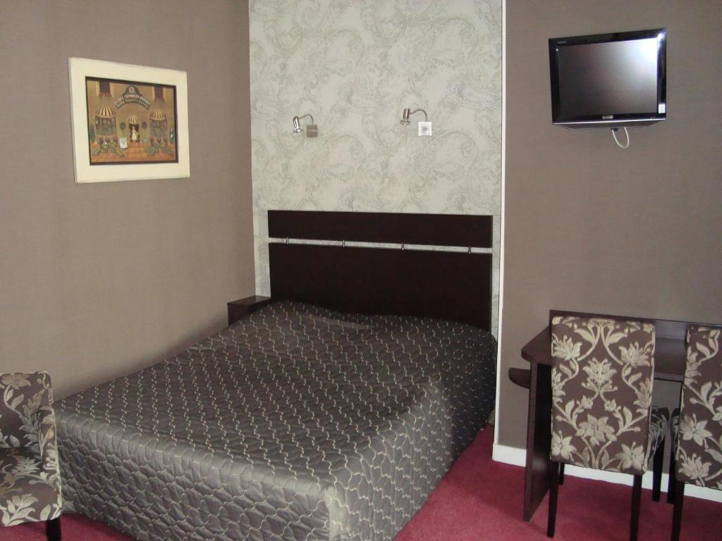 Hotel De La Croix D'Or Avranches Bilik gambar